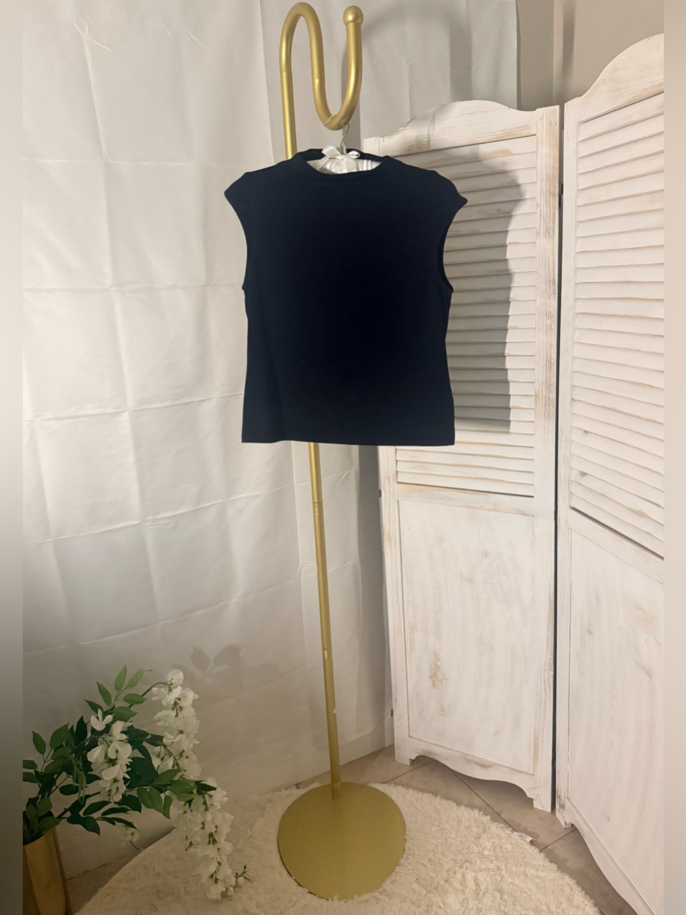 On 34th Black Cap-Sleeve Mock-Neck Top Size Medium